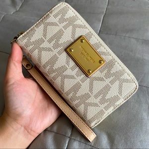 NWT Michael Kors Wristlet Wallet